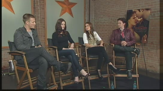 Ashley-Greene-dot-nl_2011YYNcom0102.jpg