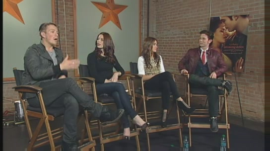 Ashley-Greene-dot-nl_2011YYNcom0138.jpg