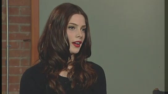 Ashley-Greene-dot-nl_2011YYNcom0275.jpg