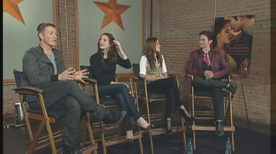 Ashley-Greene-dot-nl_2011YYNcom0304.jpg