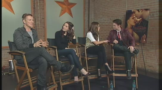 Ashley-Greene-dot-nl_2011YYNcom0308.jpg