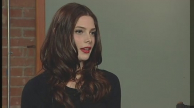 Ashley-Greene-dot-nl_2011YYNcom0277.jpg