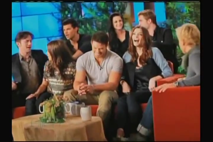 Ashley-Greene-dot-nl_2011EllenShow0014.jpg