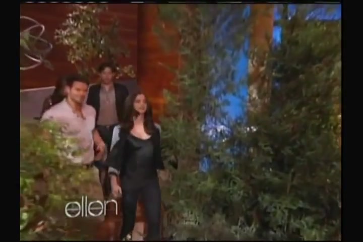 Ashley-Greene-dot-nl_2011EllenShow0041.jpg