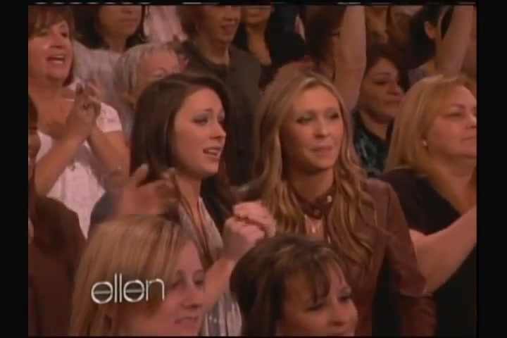 Ashley-Greene-dot-nl_2011EllenShow0050.jpg