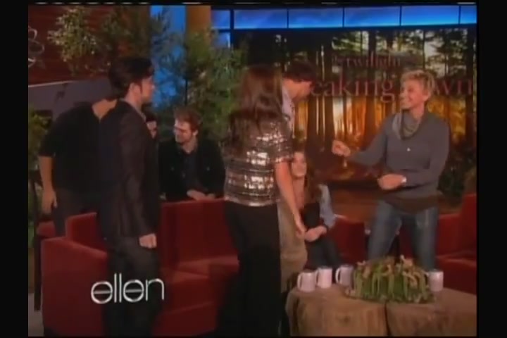 Ashley-Greene-dot-nl_2011EllenShow0053.jpg