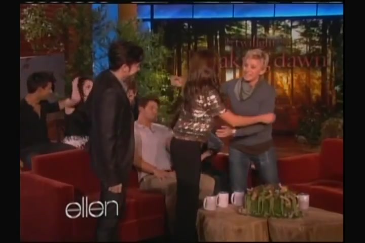Ashley-Greene-dot-nl_2011EllenShow0055.jpg