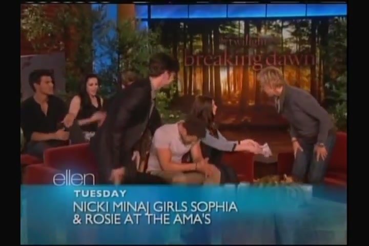 Ashley-Greene-dot-nl_2011EllenShow0061.jpg