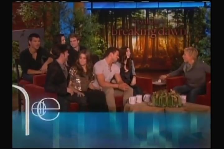 Ashley-Greene-dot-nl_2011EllenShow0063.jpg
