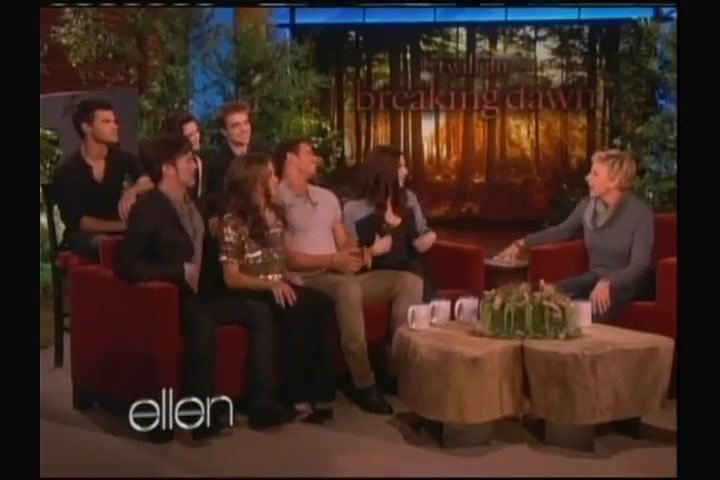 Ashley-Greene-dot-nl_2011EllenShow0065.jpg