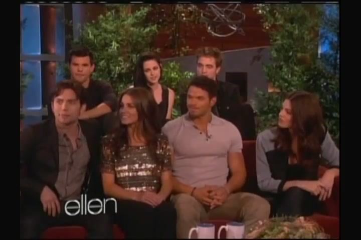 Ashley-Greene-dot-nl_2011EllenShow0069.jpg