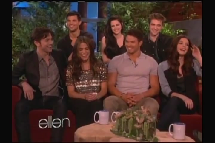 Ashley-Greene-dot-nl_2011EllenShow0082.jpg