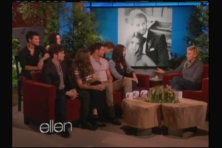 Ashley-Greene-dot-nl_2011EllenShow0094.jpg