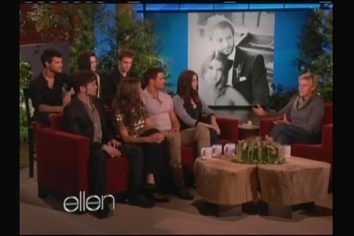 Ashley-Greene-dot-nl_2011EllenShow0097.jpg