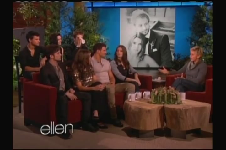 Ashley-Greene-dot-nl_2011EllenShow0099.jpg