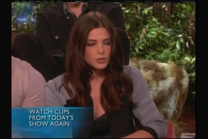 Ashley-Greene-dot-nl_2011EllenShow0144.jpg