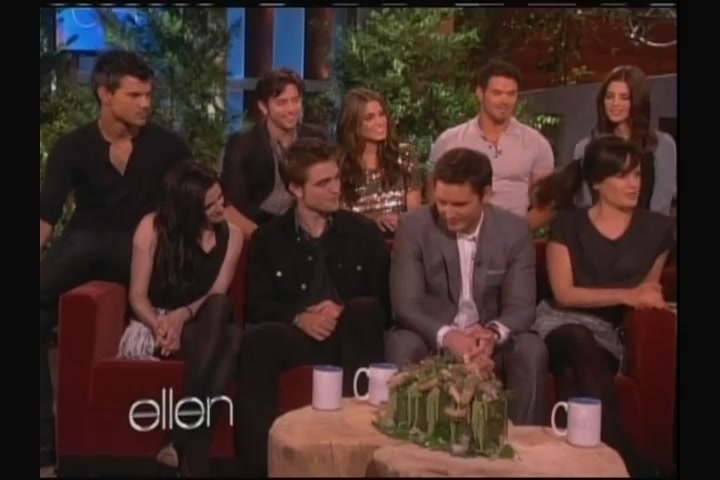 Ashley-Greene-dot-nl_2011EllenShow0407.jpg