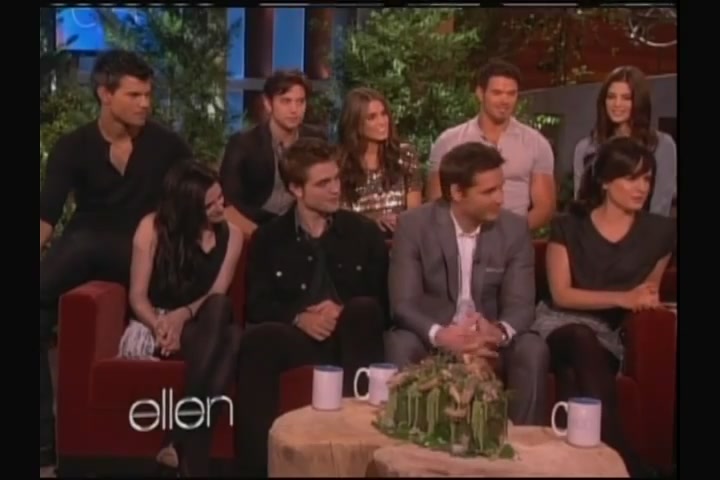 Ashley-Greene-dot-nl_2011EllenShow0408.jpg