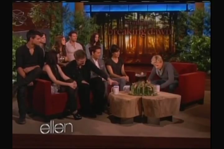 Ashley-Greene-dot-nl_2011EllenShow0513.jpg