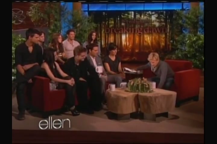 Ashley-Greene-dot-nl_2011EllenShow0514.jpg