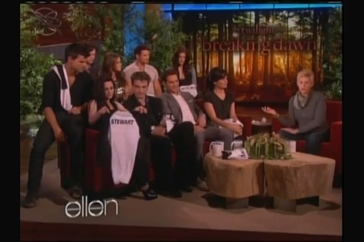 Ashley-Greene-dot-nl_2011EllenShow0556.jpg