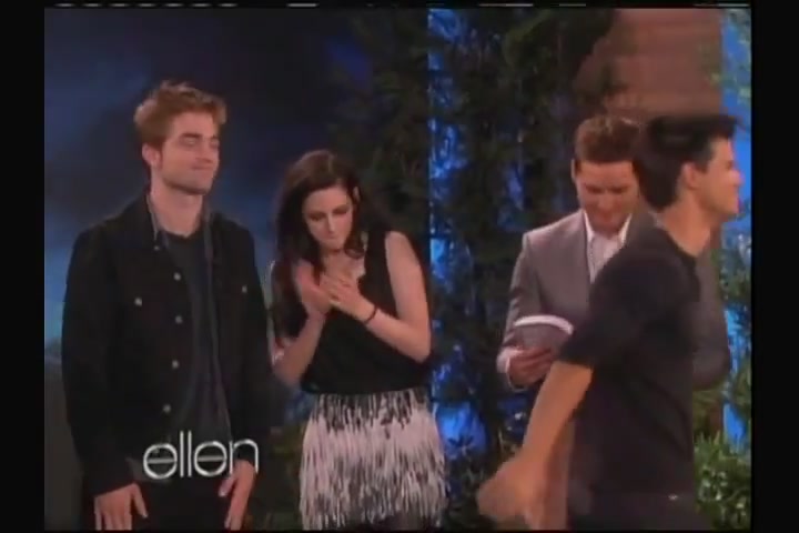 Ashley-Greene-dot-nl_2011EllenShow0741.jpg