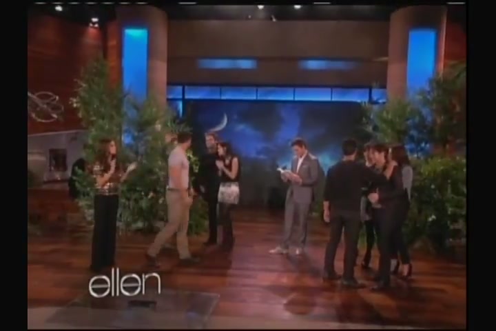 Ashley-Greene-dot-nl_2011EllenShow0744.jpg
