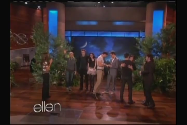 Ashley-Greene-dot-nl_2011EllenShow0747.jpg