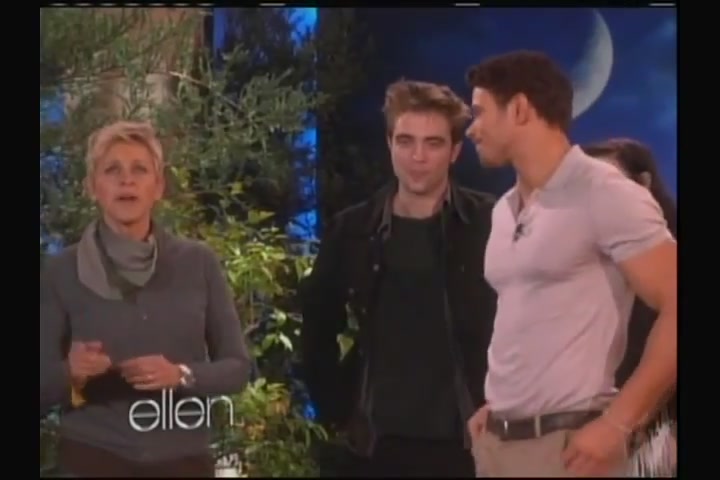 Ashley-Greene-dot-nl_2011EllenShow0751.jpg