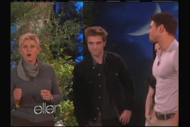Ashley-Greene-dot-nl_2011EllenShow0752.jpg