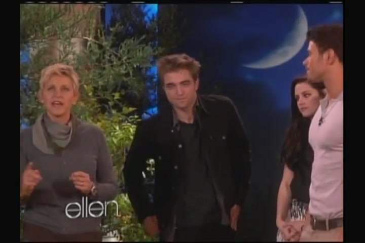Ashley-Greene-dot-nl_2011EllenShow0753.jpg