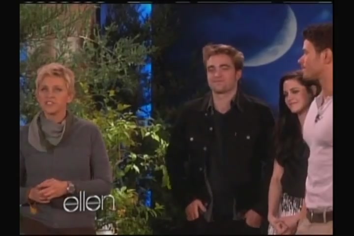 Ashley-Greene-dot-nl_2011EllenShow0754.jpg