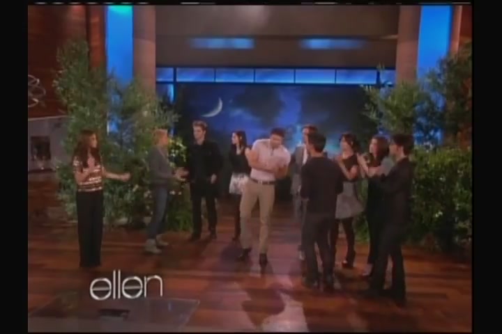 Ashley-Greene-dot-nl_2011EllenShow0760.jpg