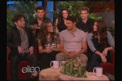 Ashley-Greene-dot-nl_2011EllenShow0087.jpg