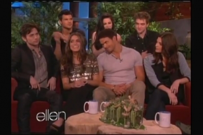 Ashley-Greene-dot-nl_2011EllenShow0088.jpg