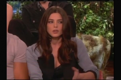 Ashley-Greene-dot-nl_2011EllenShow0150.jpg