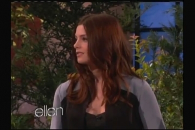 Ashley-Greene-dot-nl_2011EllenShow0644.jpg