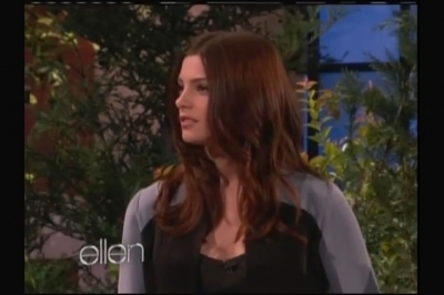 Ashley-Greene-dot-nl_2011EllenShow0645.jpg