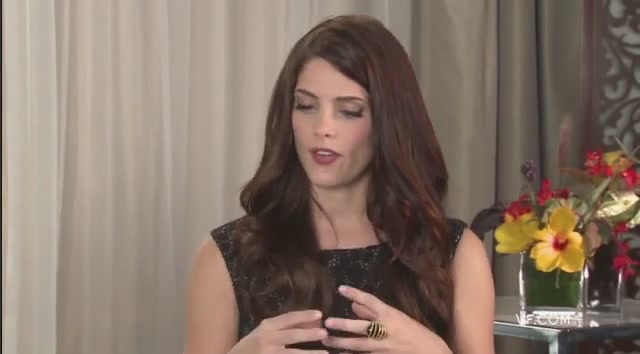 Ashley-Greene-dot-nl_2011VanityFairInterviewForSkatelandAtTIFF0228.jpg