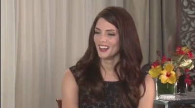 Ashley-Greene-dot-nl_2011VanityFairInterviewForSkatelandAtTIFF0075.jpg