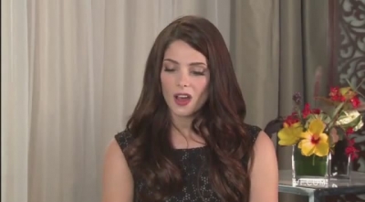 Ashley-Greene-dot-nl_2011VanityFairInterviewForSkatelandAtTIFF0084.jpg