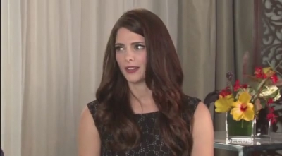 Ashley-Greene-dot-nl_2011VanityFairInterviewForSkatelandAtTIFF0142.jpg