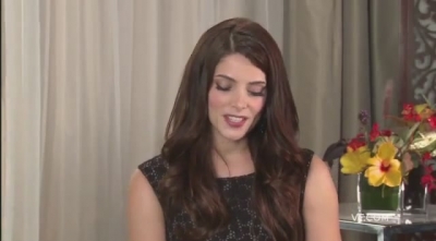 Ashley-Greene-dot-nl_2011VanityFairInterviewForSkatelandAtTIFF0186.jpg