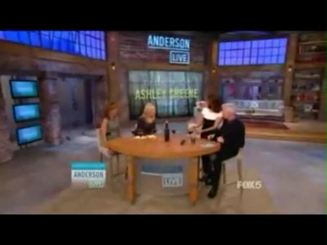 Ashley-Greene-dot-nl_20November2012AndersonLive0095.jpg