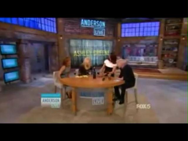 Ashley-Greene-dot-nl_20November2012AndersonLive0096.jpg