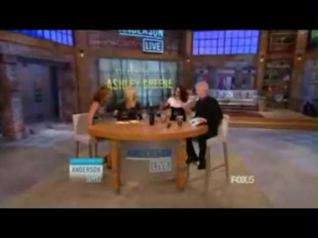 Ashley-Greene-dot-nl_20November2012AndersonLive0098.jpg