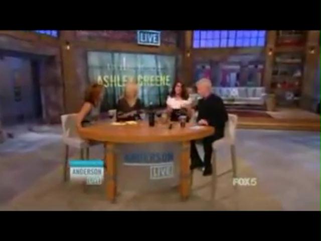 Ashley-Greene-dot-nl_20November2012AndersonLive0099.jpg