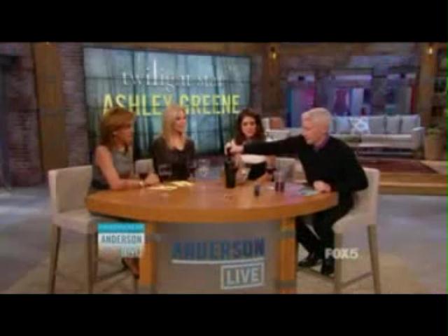 Ashley-Greene-dot-nl_20November2012AndersonLive0106.jpg