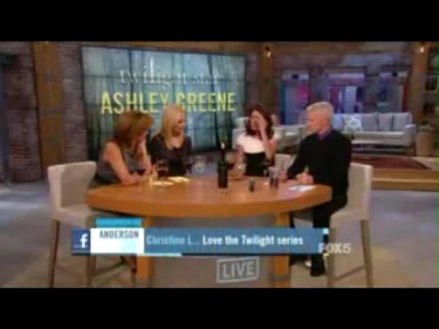 Ashley-Greene-dot-nl_20November2012AndersonLive0112.jpg