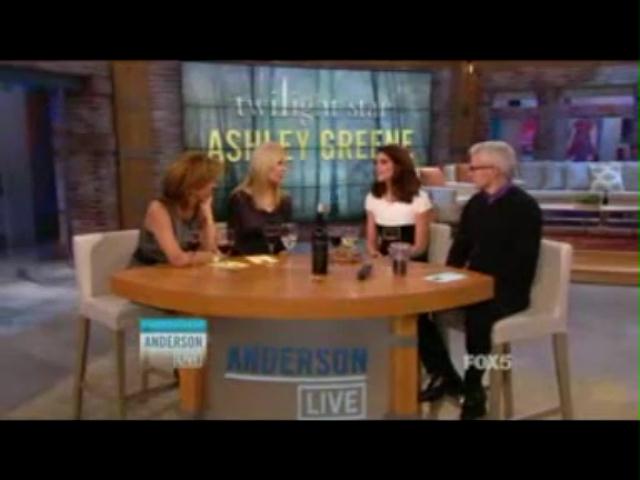 Ashley-Greene-dot-nl_20November2012AndersonLive0122.jpg